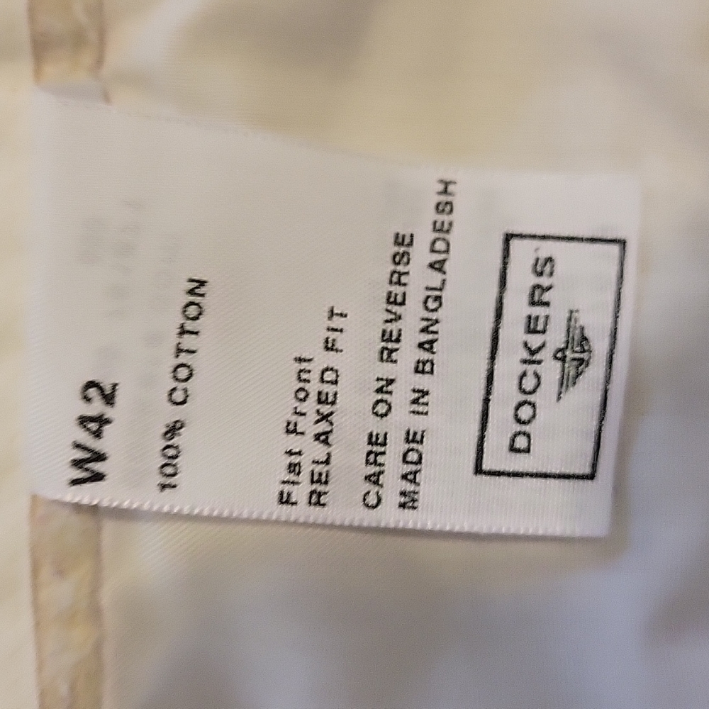 Mens khaki Dockers shorts - Picture 3 of 3